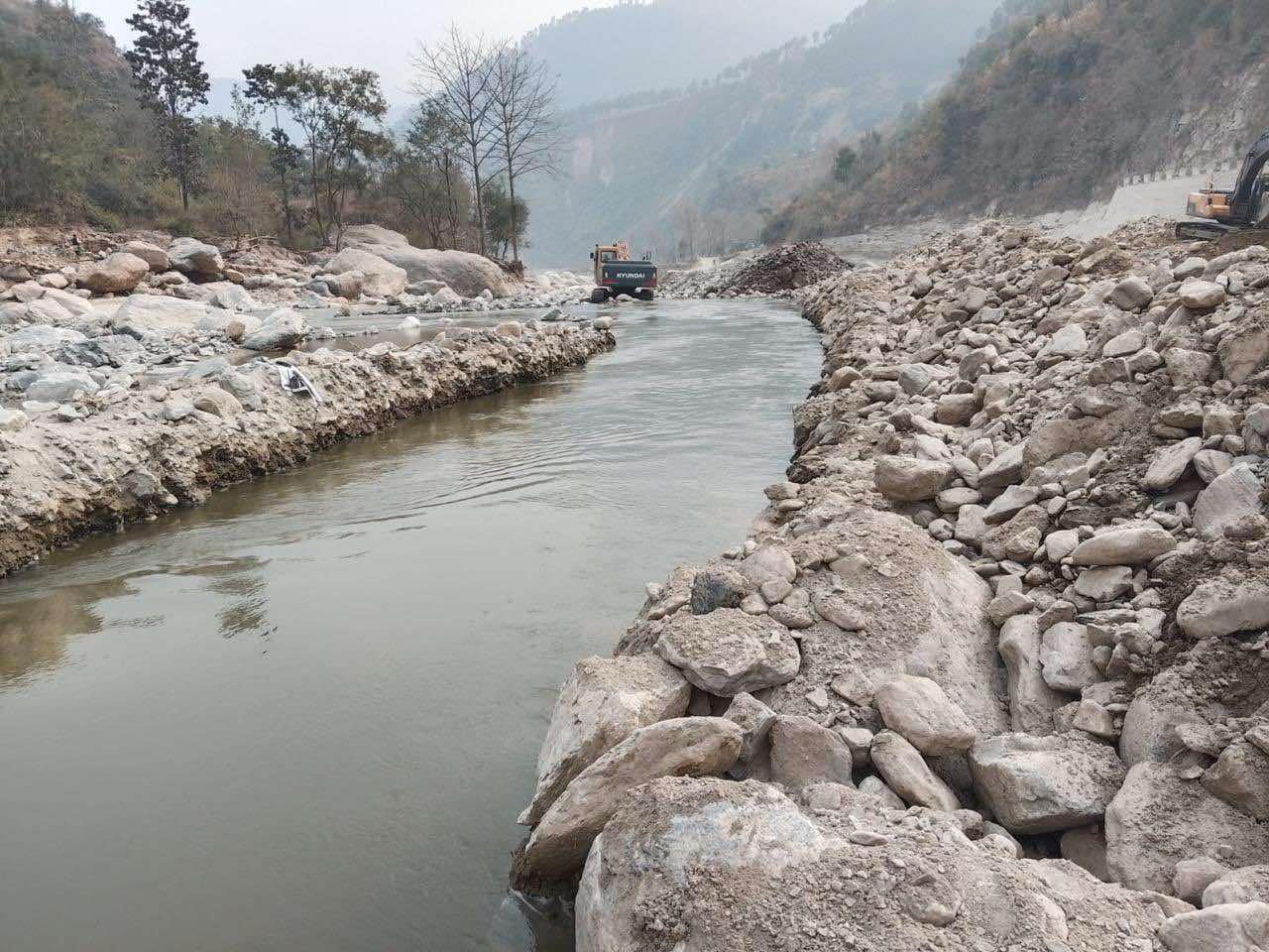 विपी राजमार्गको विभिन्न खण्डको अस्थायी मर्मत [तस्बिरहरू]
