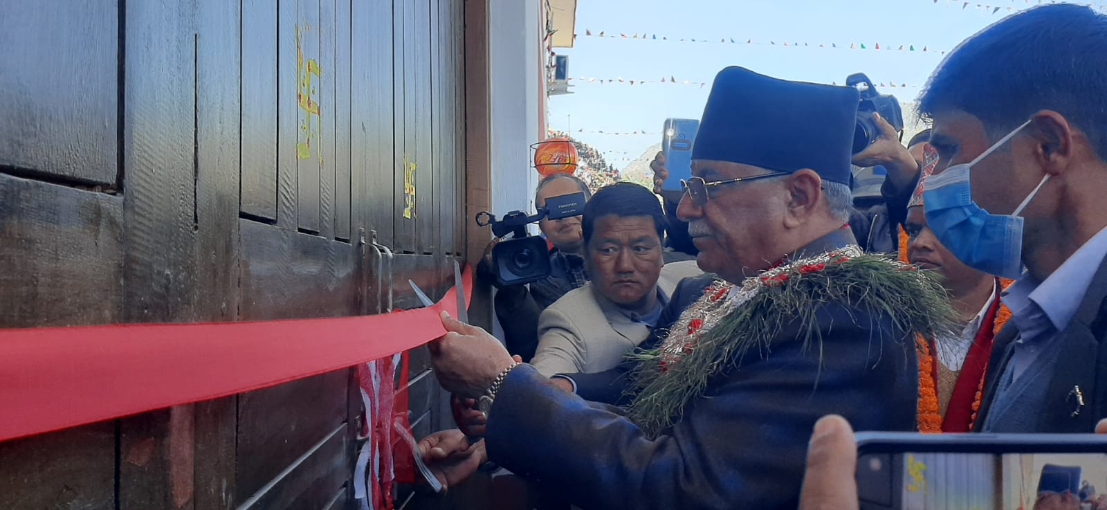 अध्यक्ष दाहालद्वारा हेलीप्याड र पिस पार्कको उद्घाटन