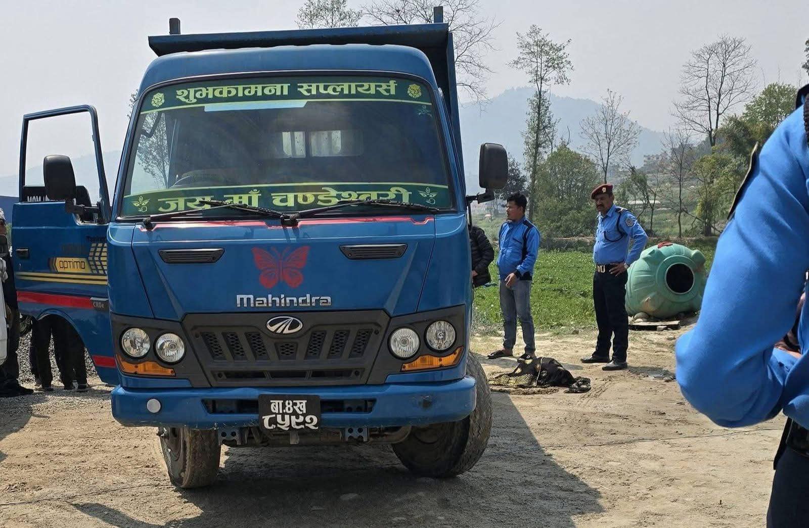 बाबुले चलाएको ट्रकले किचेर छोरीको मृत्यु