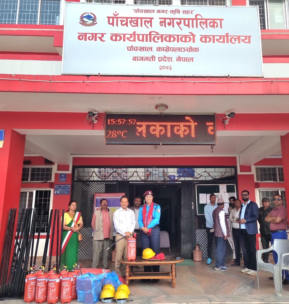 पाँचखालका प्रहरीलाई अग्नी नियन्त्रणका सामाग्री