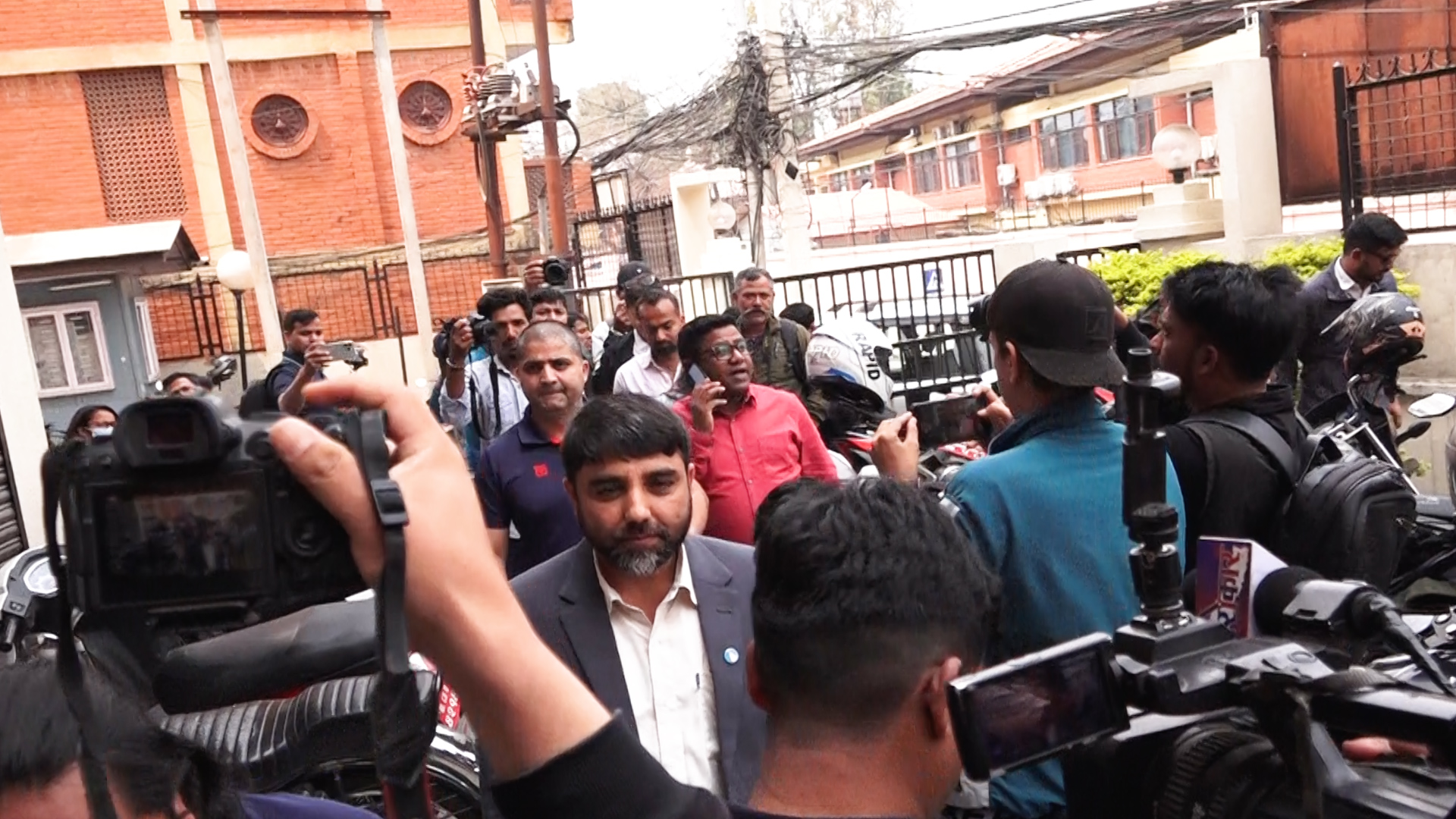 मानव अधिकारको हनन हुनेगरी रविलाई पक्राउ गरेको भन्दै रास्वपाद्वारा आयोगको ध्यानाकर्षण