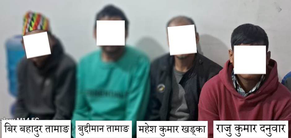 लुटपाट गर्ने चार जना पक्राउ