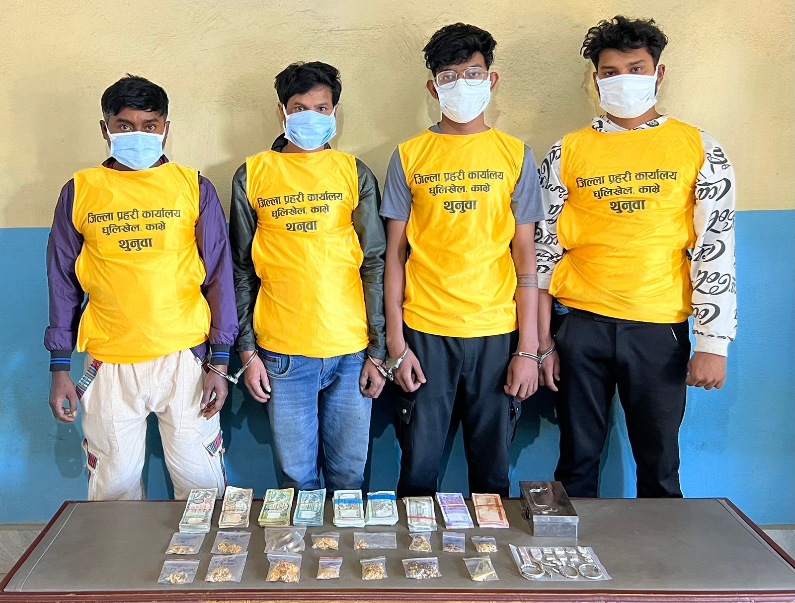 अवैध सुन चाँदीको गहना र नगद सहित भारतीय नागरीक पक्राउ