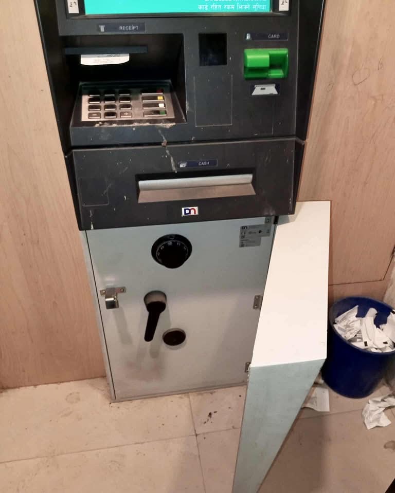बनेपामा एटीएम मेसिन फोड्ने   प्रहरी नियन्त्रणमा