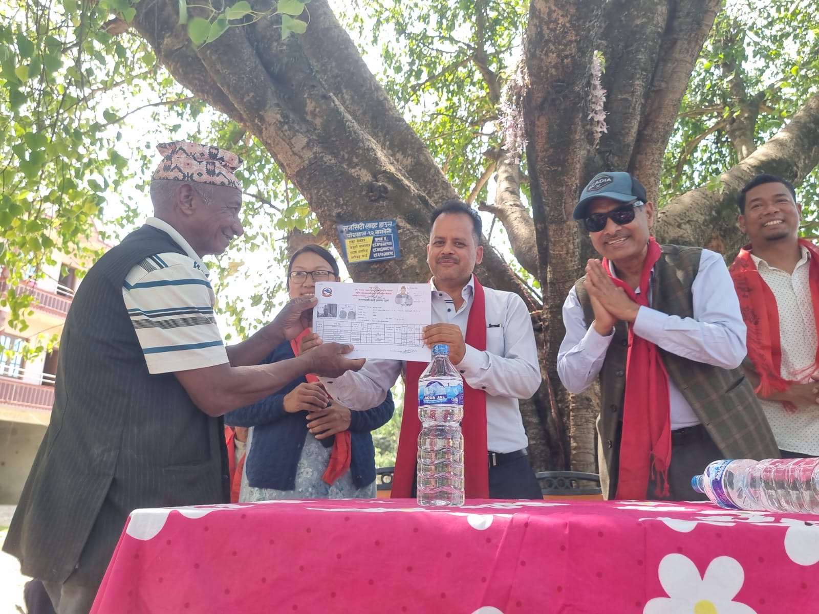 पाँचखाल नगरपालिकाको २६ परिवारलाई ३५ बर्षपछि जमिनको लालपूर्जा