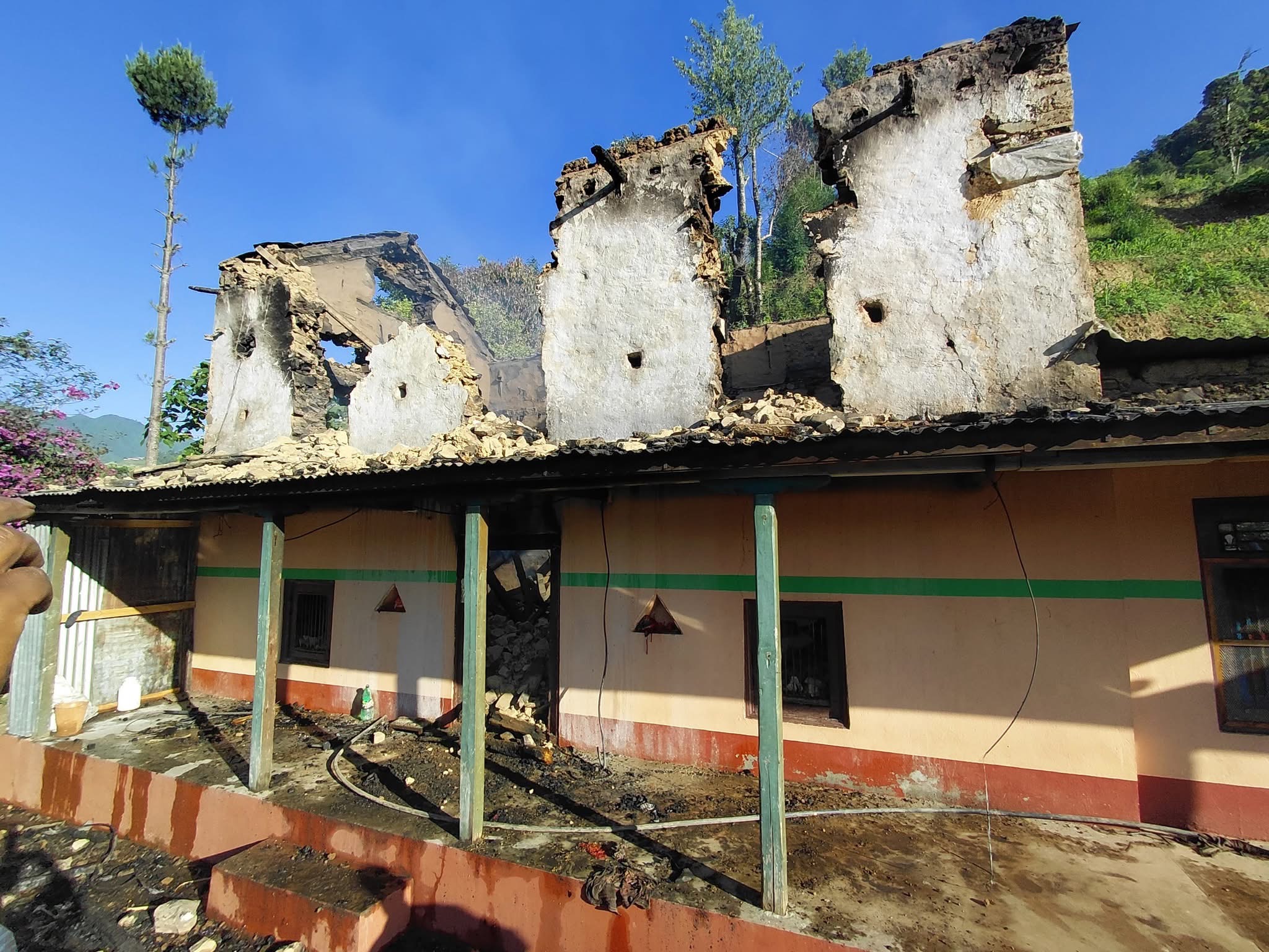 बेथानचोकमा  एक घरमा आगलागी हुँदा २५ लाख क्षति