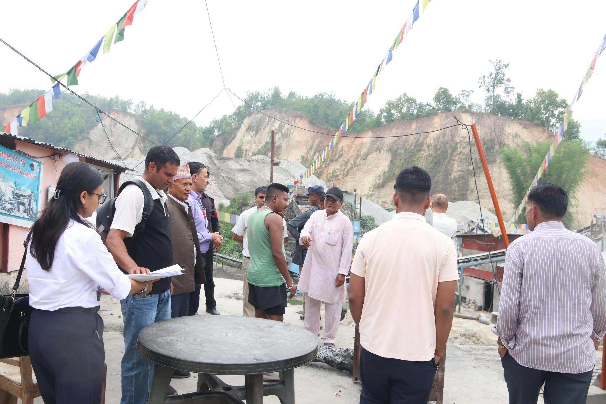 कर नतिर्ने ३ इट्टाभट्टा र १ क्रसर उद्योगमा ताला