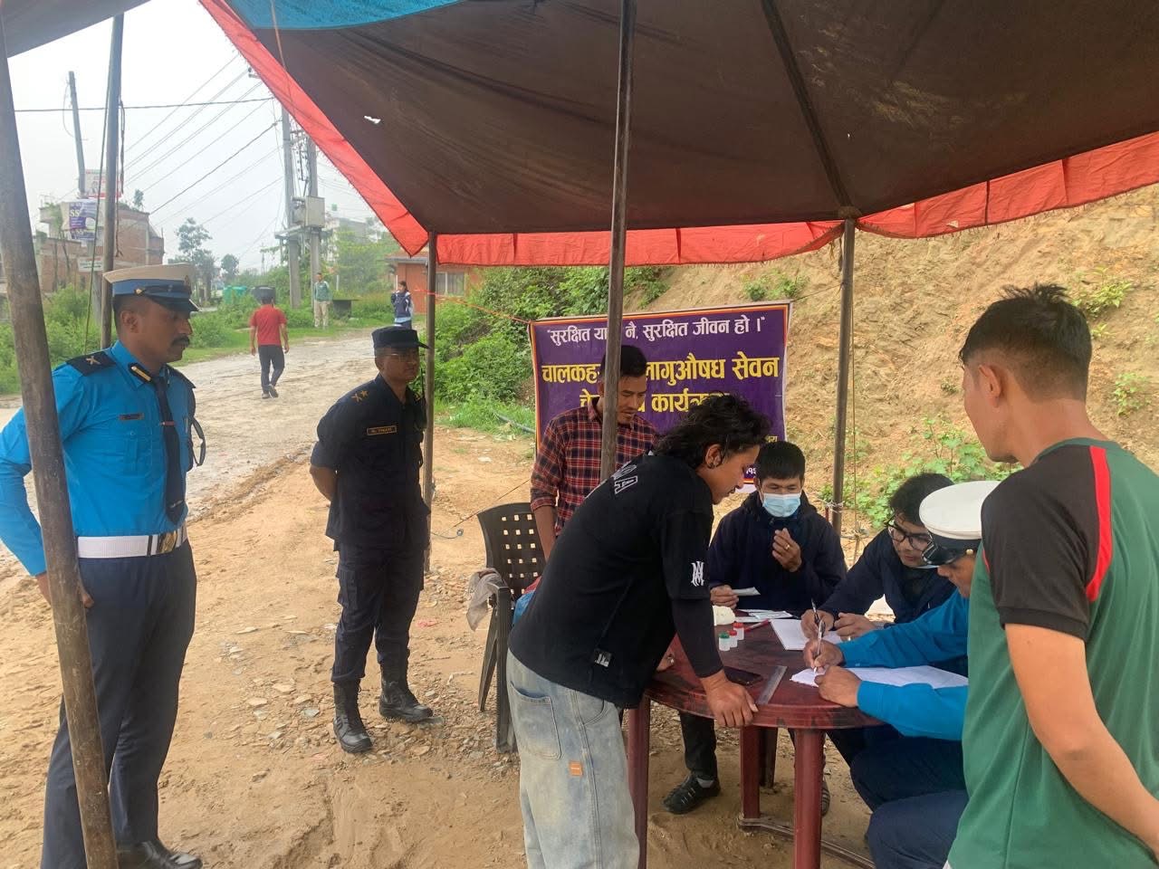 लागुपदार्थ सेवन गरी सवारी साधन चलाउँदै गरेका तीन जना चालक ट्राफिक प्रहरीको नियन्त्रणमा