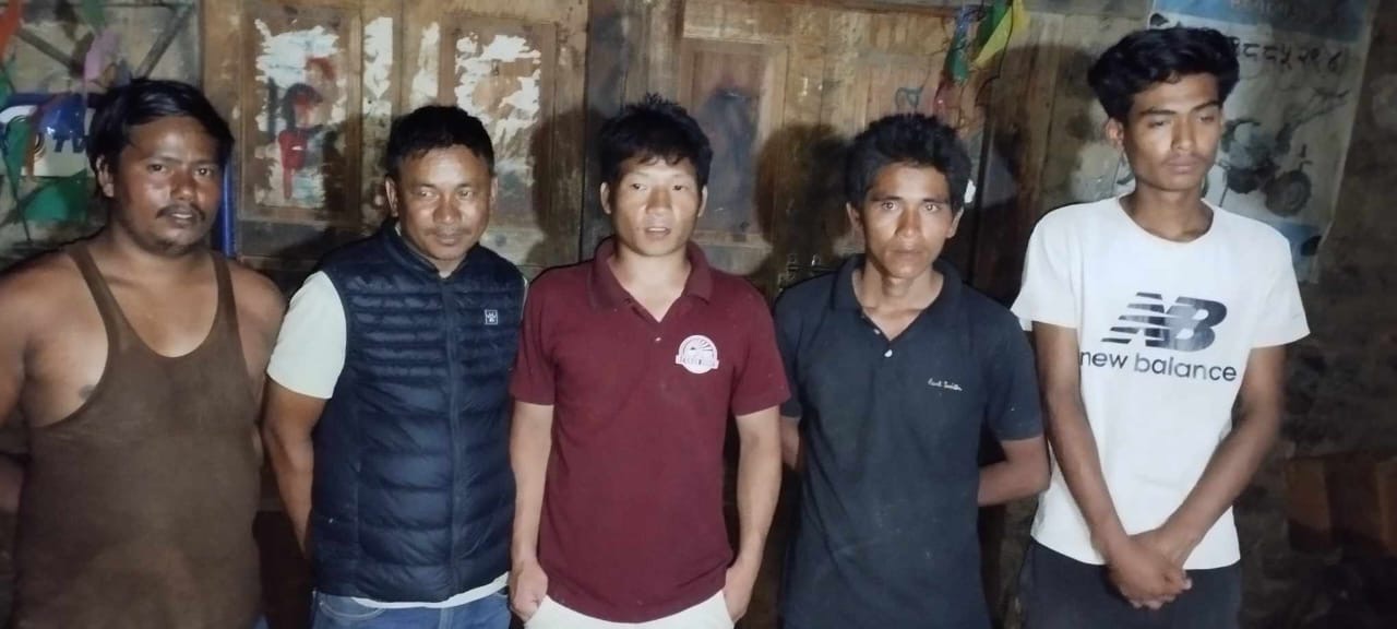 रोशीमा फसेका पाँच जनाको सकुशल उद्धार