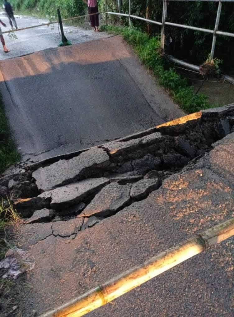 नाला बजारको पुल भाचिएपछी काभ्रेबाट भक्तपुर भित्रने वैकल्पिक मार्ग बन्द