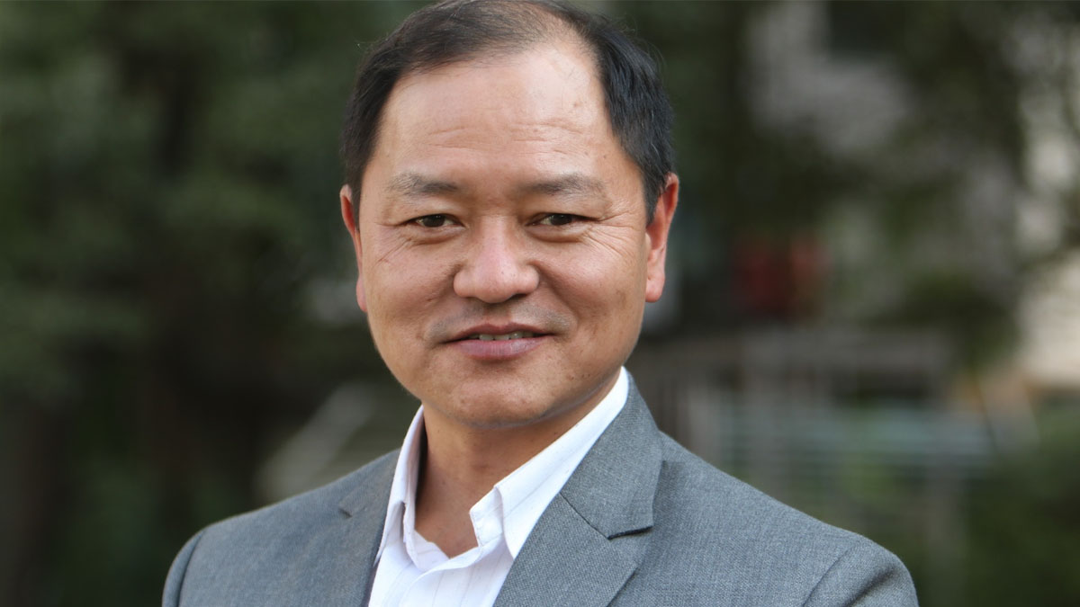 तीन दशकदेखि पर्यटन व्यवसायमा संलग्न गुरुङले पर्वतारोहण संघको अध्यक्षमा उम्मेदवारी दिने