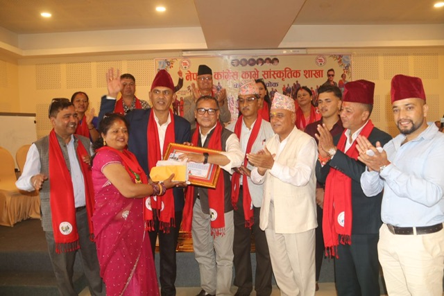 तीज जोडी फोटो प्रतियोगिताका विजेताहरूलाई पुरस्कार वितरण