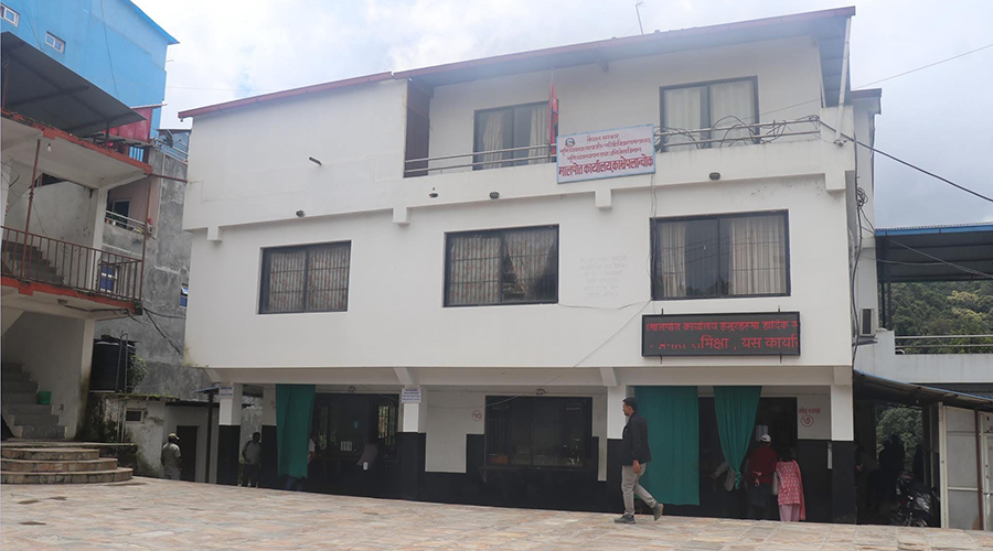 मालपोत कार्यालय काभ्रेमा अख्तियारको छापा, मुद्दा फाटका कर्मचारी ज्ञानेन्द्र भण्डारी नियन्त्रणमा