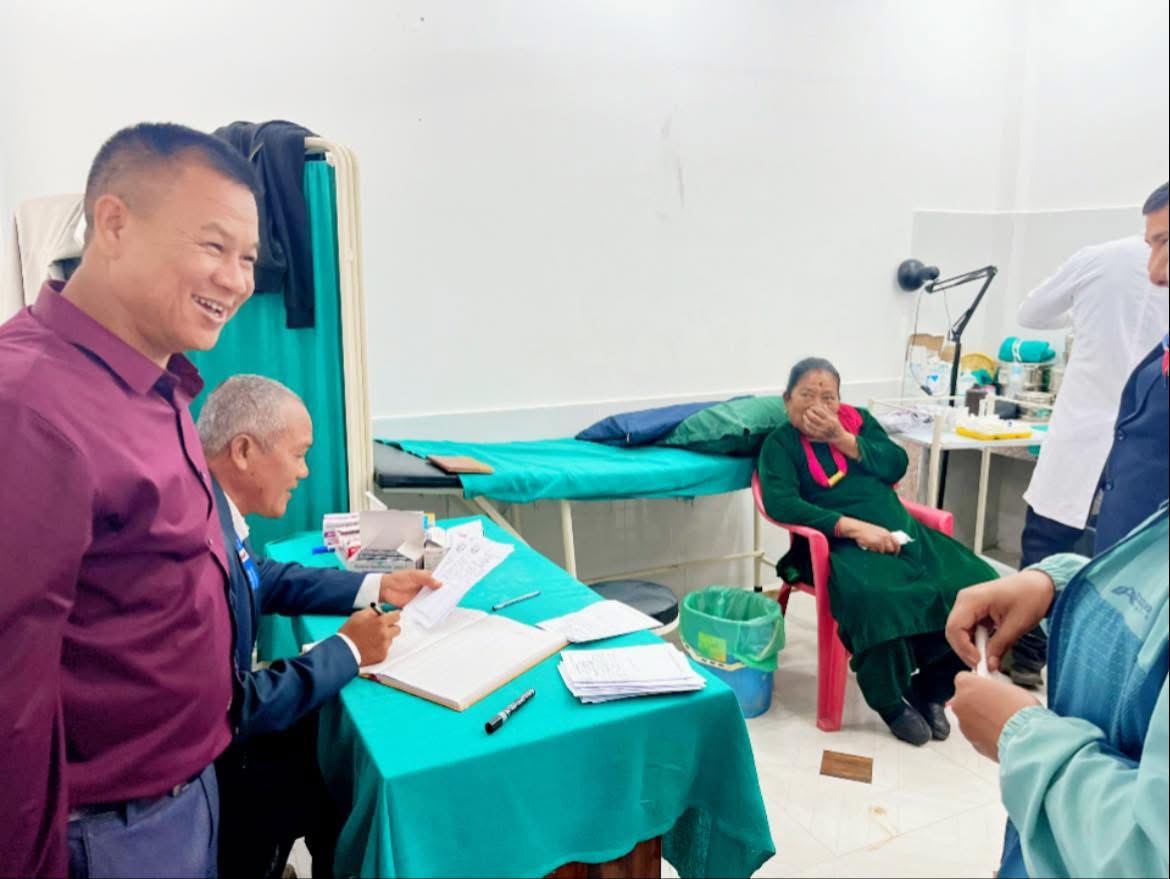 चापाँखोरी स्वास्थ्य चौकीमा निःशुल्क आँखा र दन्त शिविर