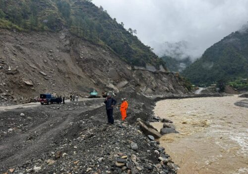 रोशिको लेदोले बन्द भएको विपि राजमार्गमा यातायात सुचारु