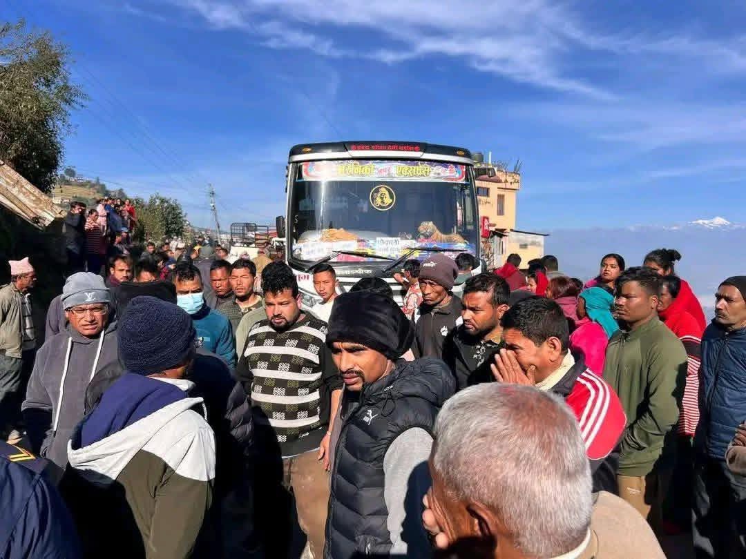 बिपि राजमार्गमा  पैदल यात्रुलाई ठक्कर  दिदा एकको मृत्यु बिपि राजमार्ग अवरुद्ध