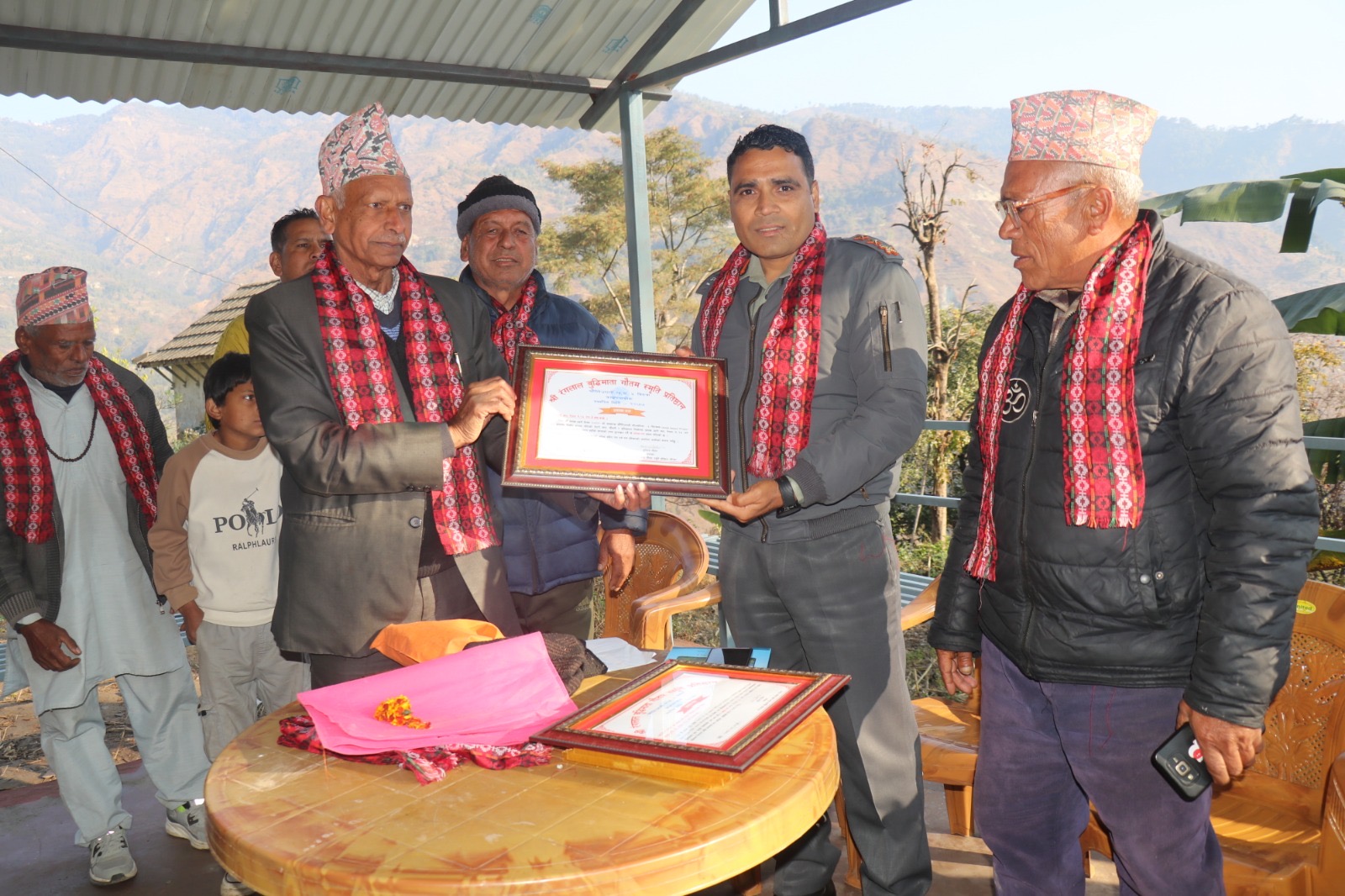 सशस्त्रद्वारा रोटरी धारो र प्रतिक्षालय निर्माण