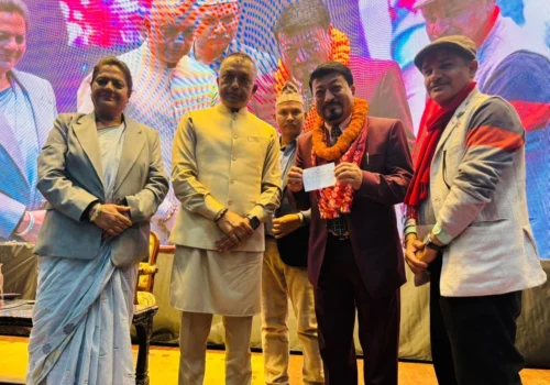 एमाले परित्याग गर्दै पूर्व मन्न्त्री रामबिर मानन्धर कांग्रेस प्रवेश, सभापति गगन थापाद्वारा सदस्यता प्रदान