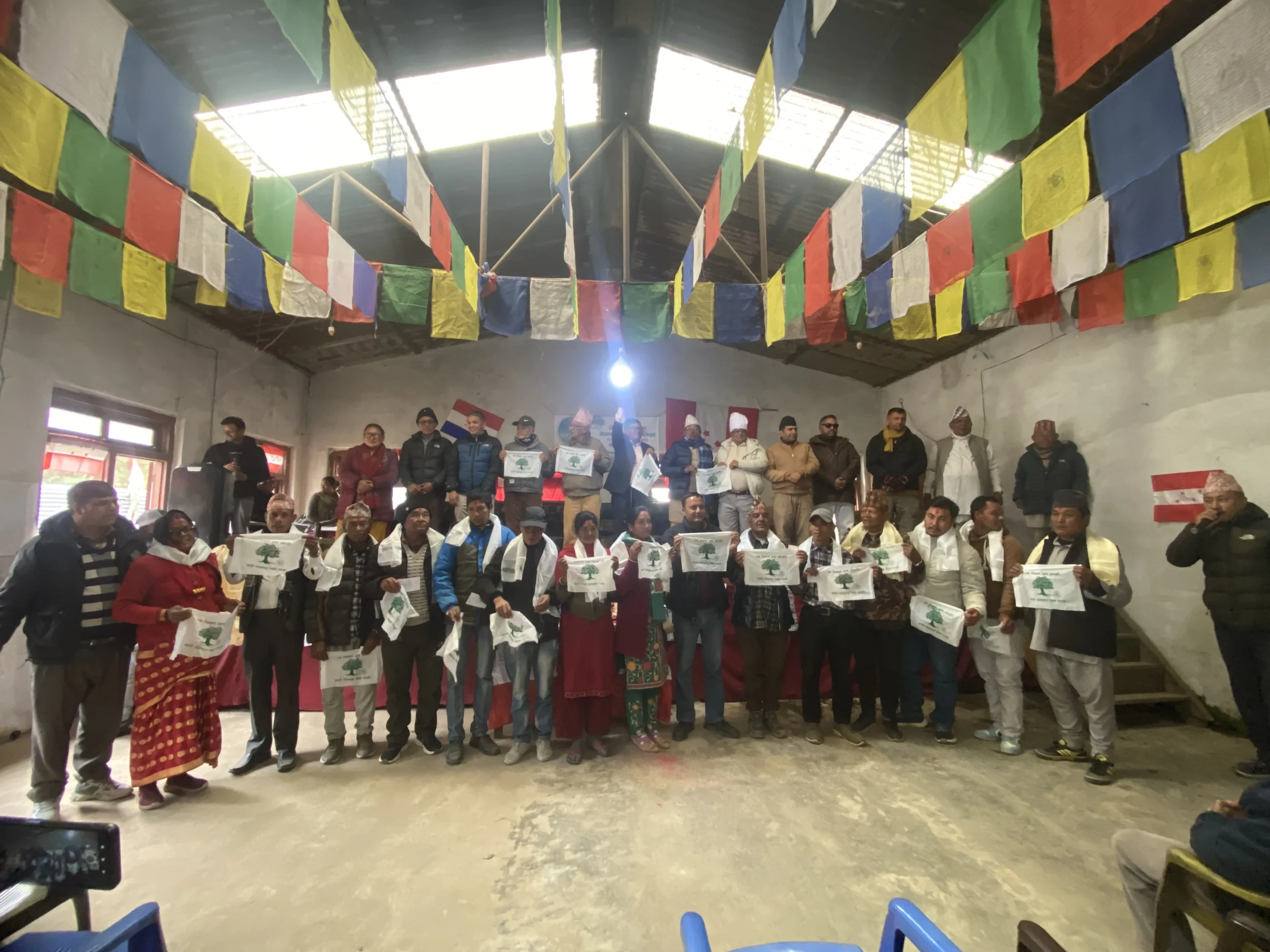 बेथानचोकमा एमाले छोडेर कांग्रेसमा प्रवेश गर्नेकाे लर्काे, जेनजीहरु पनि कांग्रेसमा