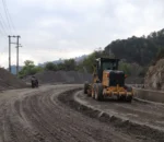 धुलिखेल–खावा सडकखण्डमा कालोपत्रे शुरु  सवारीसाधान आवागमनमा रोक लगाई धमाधम स्तरोन्नति