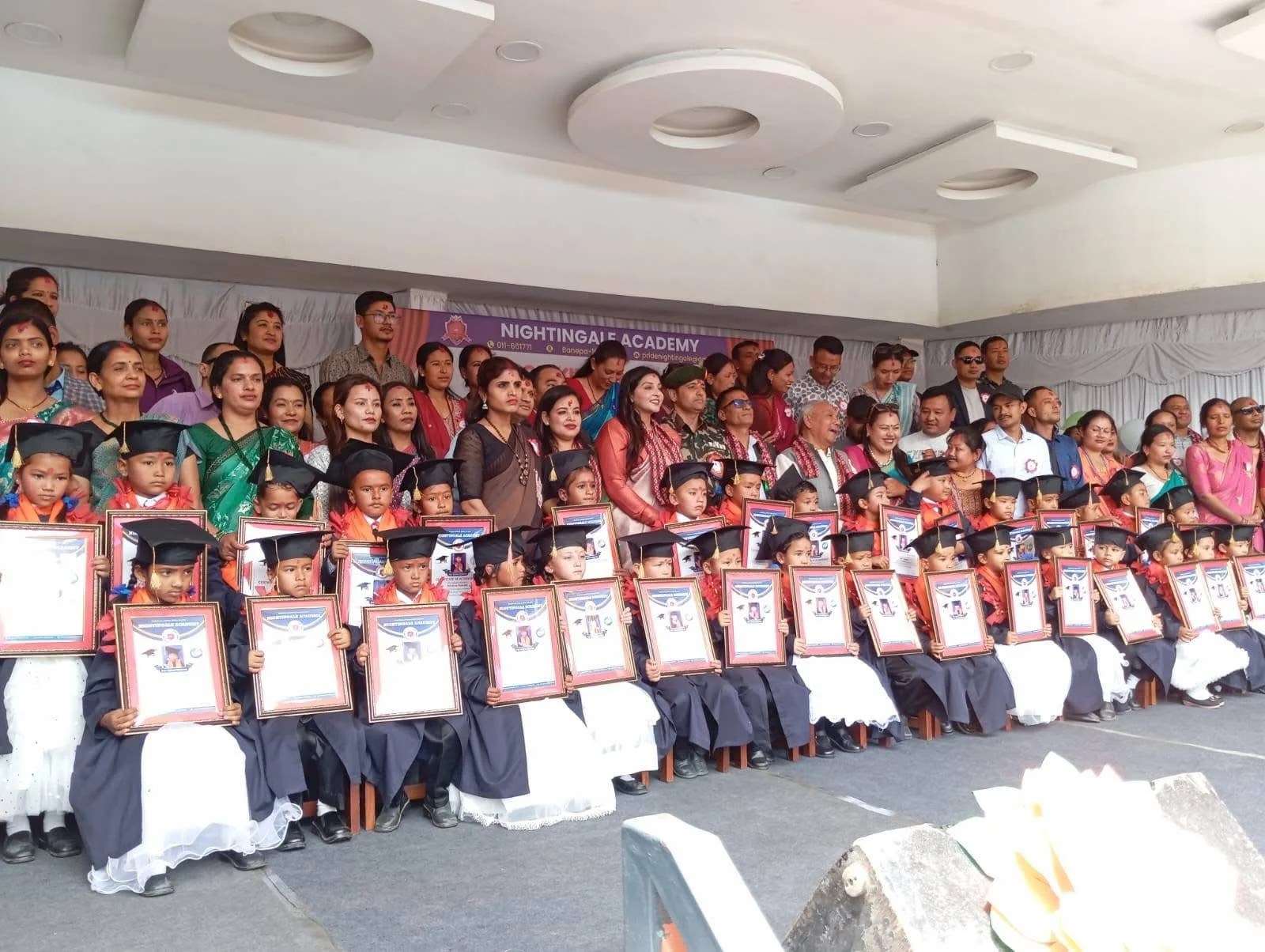 नाइटिङ्गेल एकेडेमीमा एसईई उत्तीर्ण विद्यार्थीलाई बिदाइ तथा एसकेजी दीक्षान्त सम्पन्न