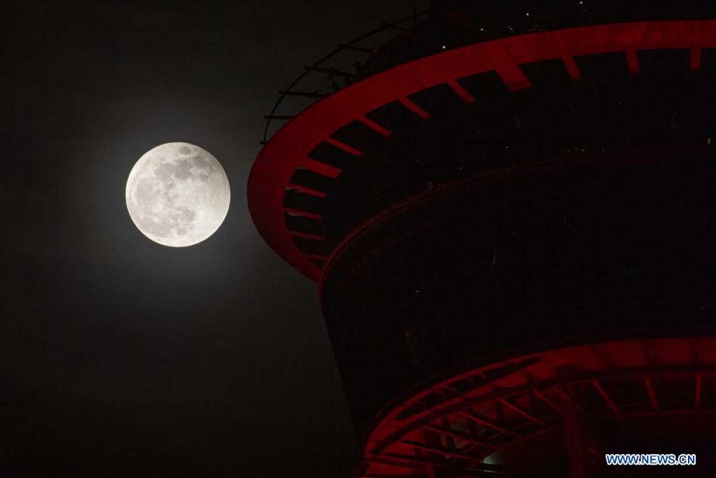 A-super-moon-is-pictured-in-south-Chinas-Macao-1024x683-1