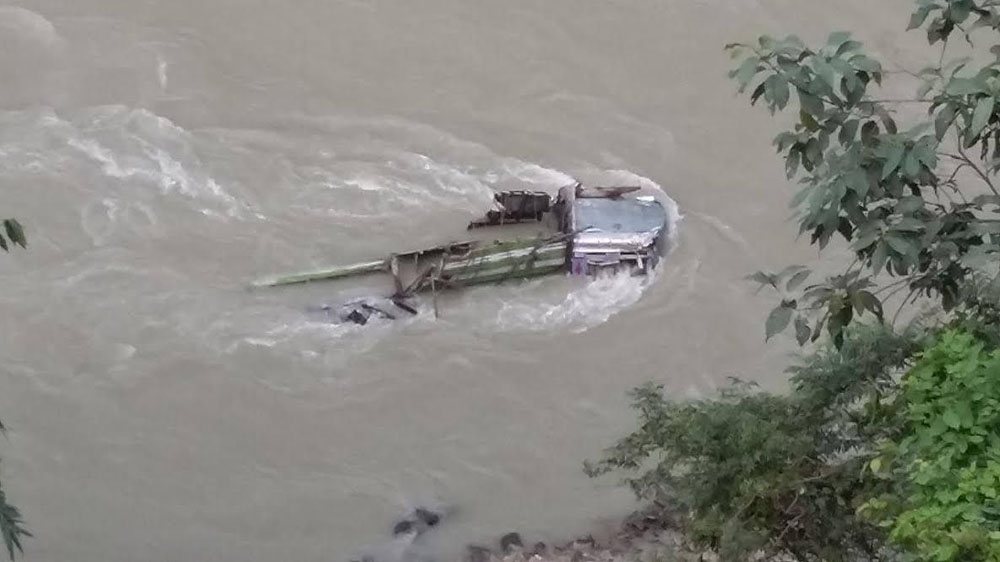 triusli-truck-accident-1