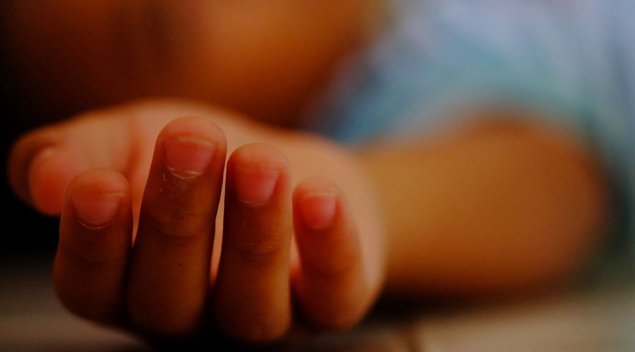 death_child_OyjRIJ881M