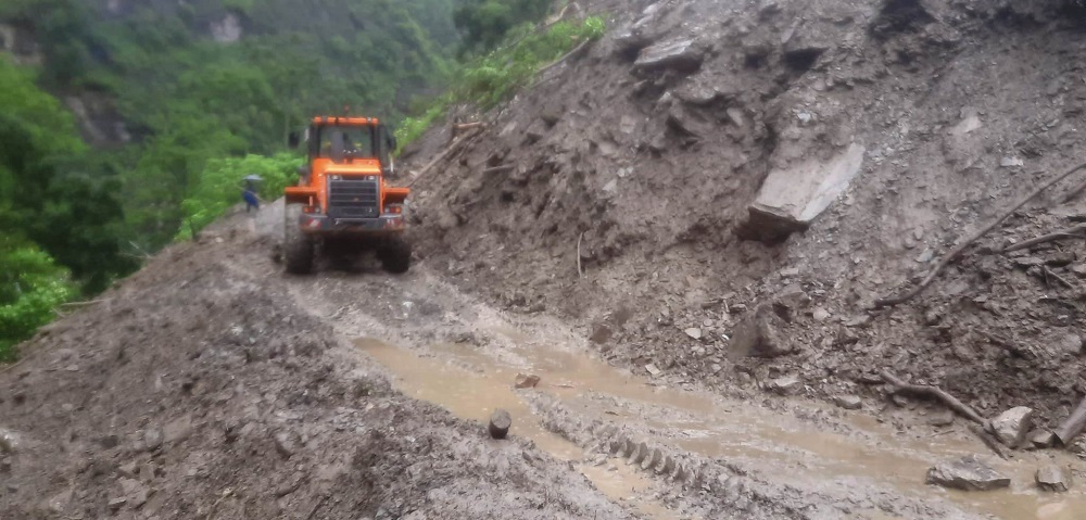 BENI-JOMSOM-Sadak-Banda-2081-03-23