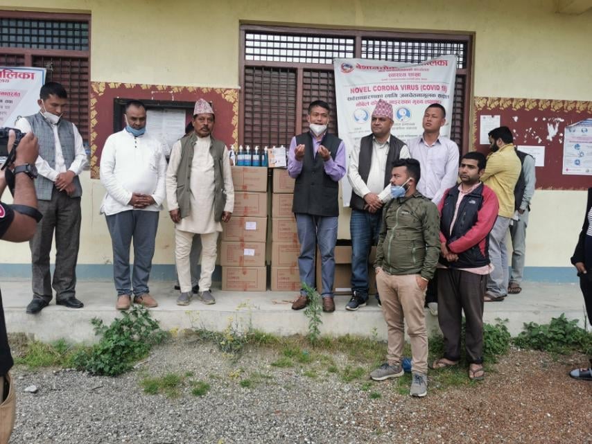 काभ्रेका विभिन्न पालिकालाई नाङ्शालद्वारा स्वास्थ्य सामग्री वितरण