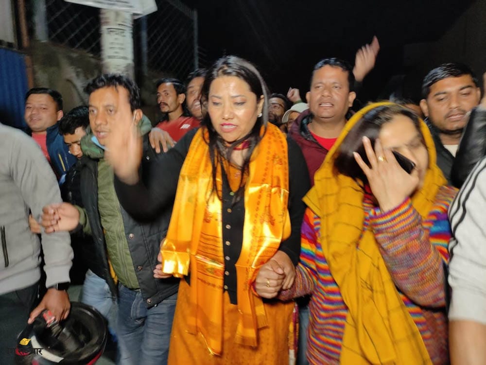 पाँच घण्टापछि निशर्त रिहा भइन् झाँक्री