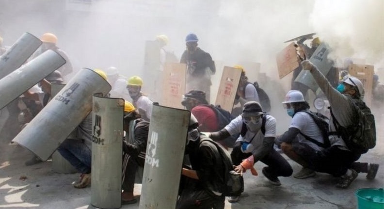 म्यानमारमा सेनाले फेरी प्रदर्शनकारीमाथि गोली चलायो, ९० भन्दा बढीको मृत्यु