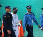 सन्दीपले गरे प्रहरीसमक्ष आत्मसमर्पण, ठुलो संख्यामा पुगेको प्रहरीले हतकडी नलागईदीन गरेको आग्रह मानेन