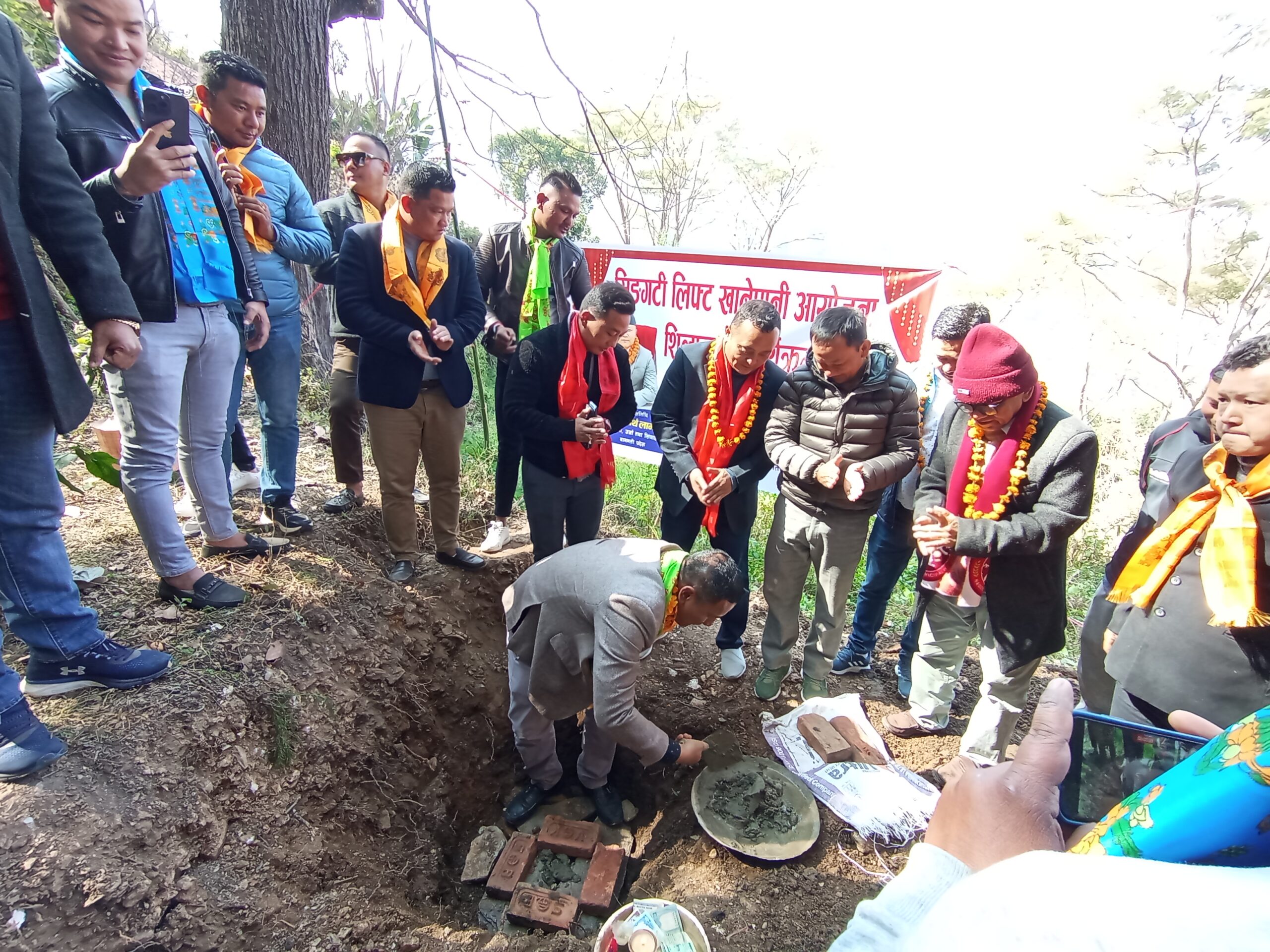 एकैदिन ठूलोपर्सेलका २ खानेपानी आयोजना शिलान्यास