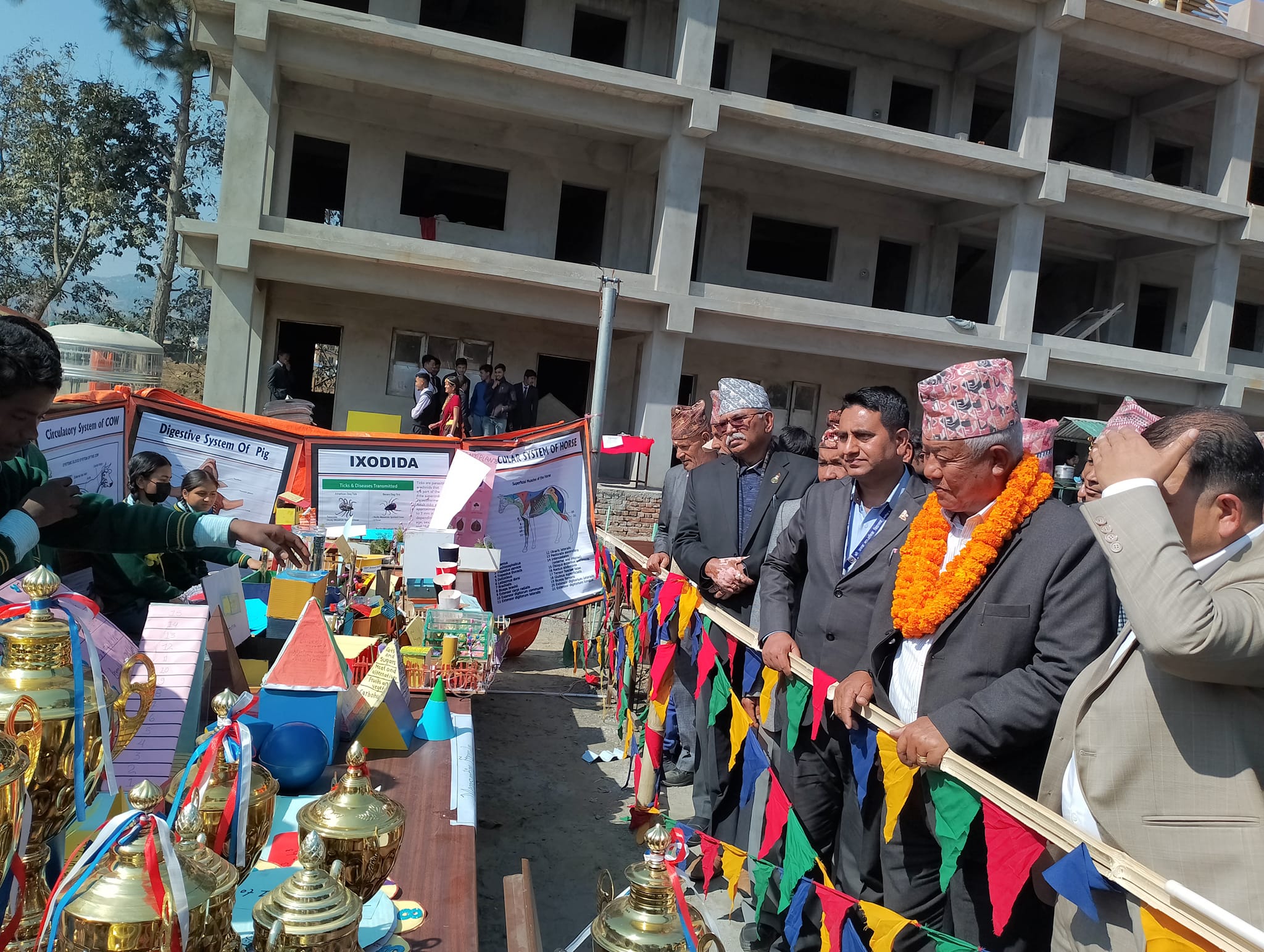 विद्यालयको बार्षिकोत्सवमा ‘हाटबजार’