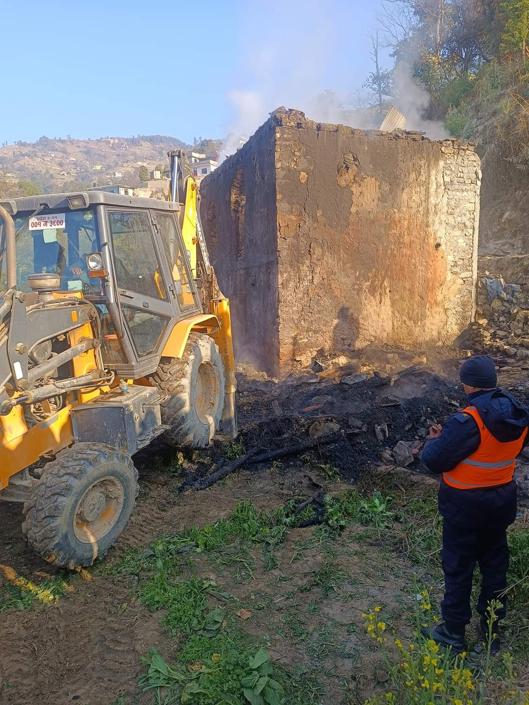 दुई छुट्टाछुट्टै आगलागीमा पशुचौपाय जले