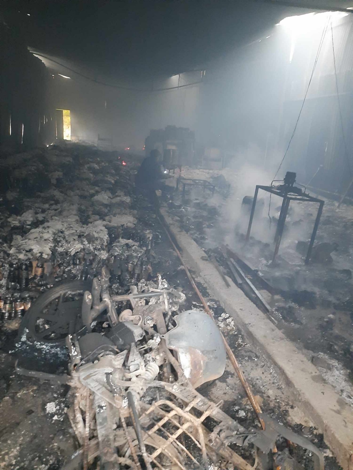 धुलिखेलमा सस तथा चाउमिन बनाउने कारखानामा आगलागी