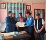 दुई प्रहरी चौकीको लागि सार्वजनिक जग्गा प्रयोगको प्रमाणपत्र हस्तान्तरण