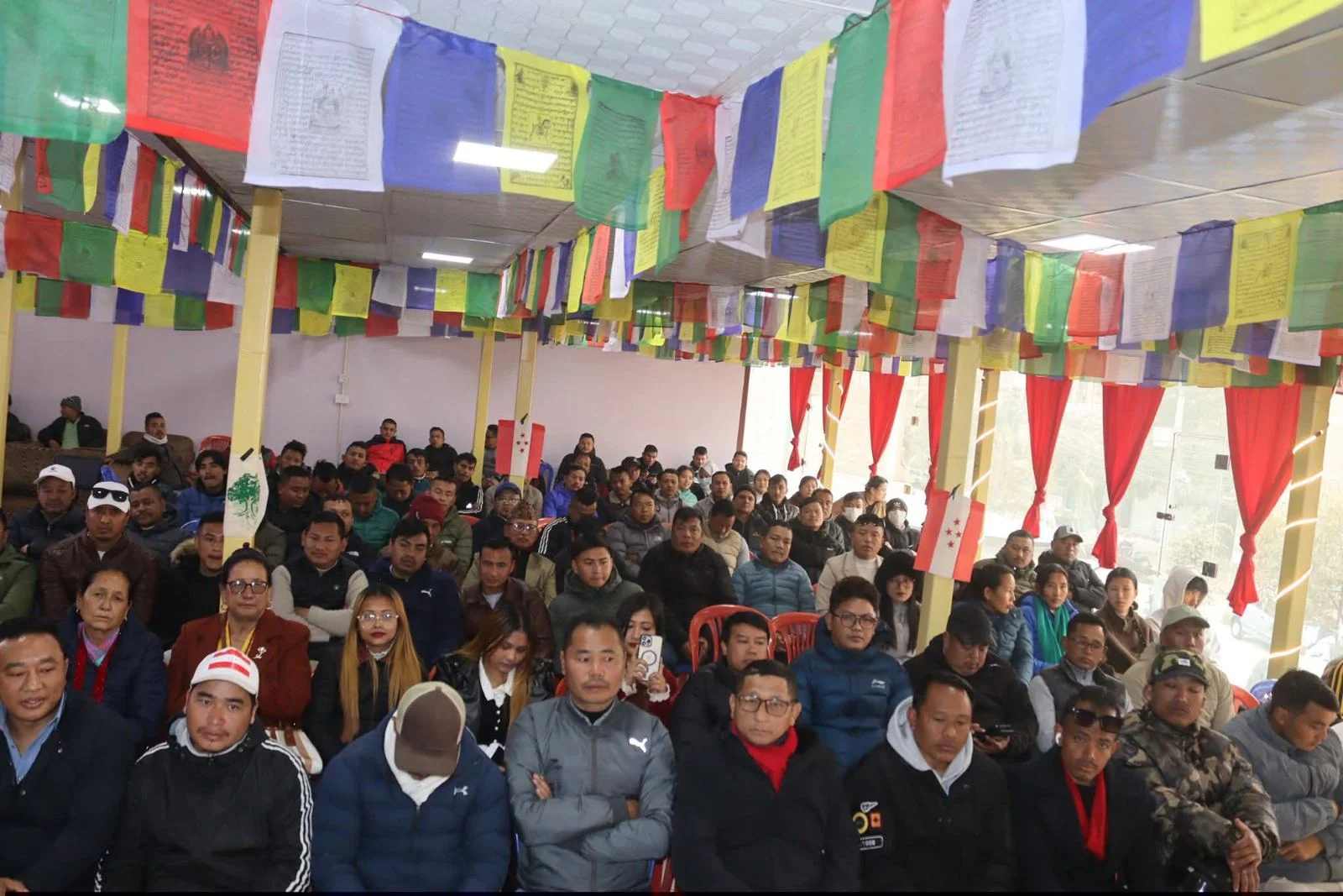 भक्तपुर बस्ने काभ्रेका युवा भन्छन् :  ‘जेन्जीको भावना बोक्ने गुणराज मुक्तानलाई सघाउँछौं ’