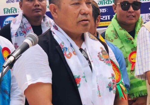 काँग्रेस उपसभापति दोर्जे लामा पत्थर फुटाएर निस्केको ज्वालाजस्तै