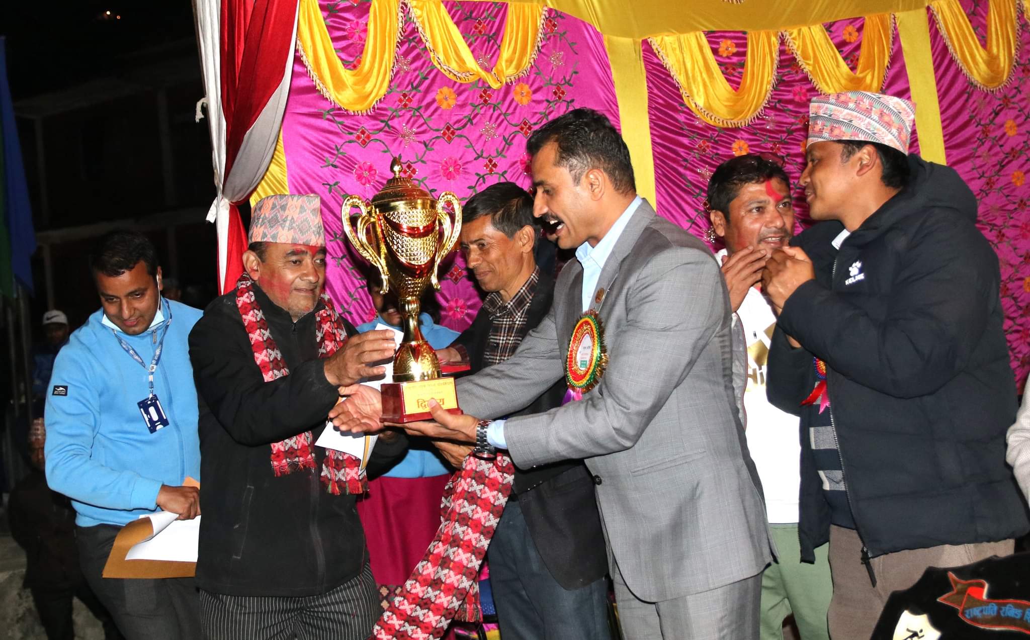 राष्ट्रपति रनिङ सिल्ड बिजेता खेलाडीबीचमा क्षेत्रीयस्तरकाे प्रतियोगिता गराउने सांसद सापकोटाकाे प्रतिबद्धता