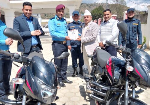 इन्द्रावती गाउँपालिकाद्वारा प्रहरीलाई माेटरसाइकल सहयोग