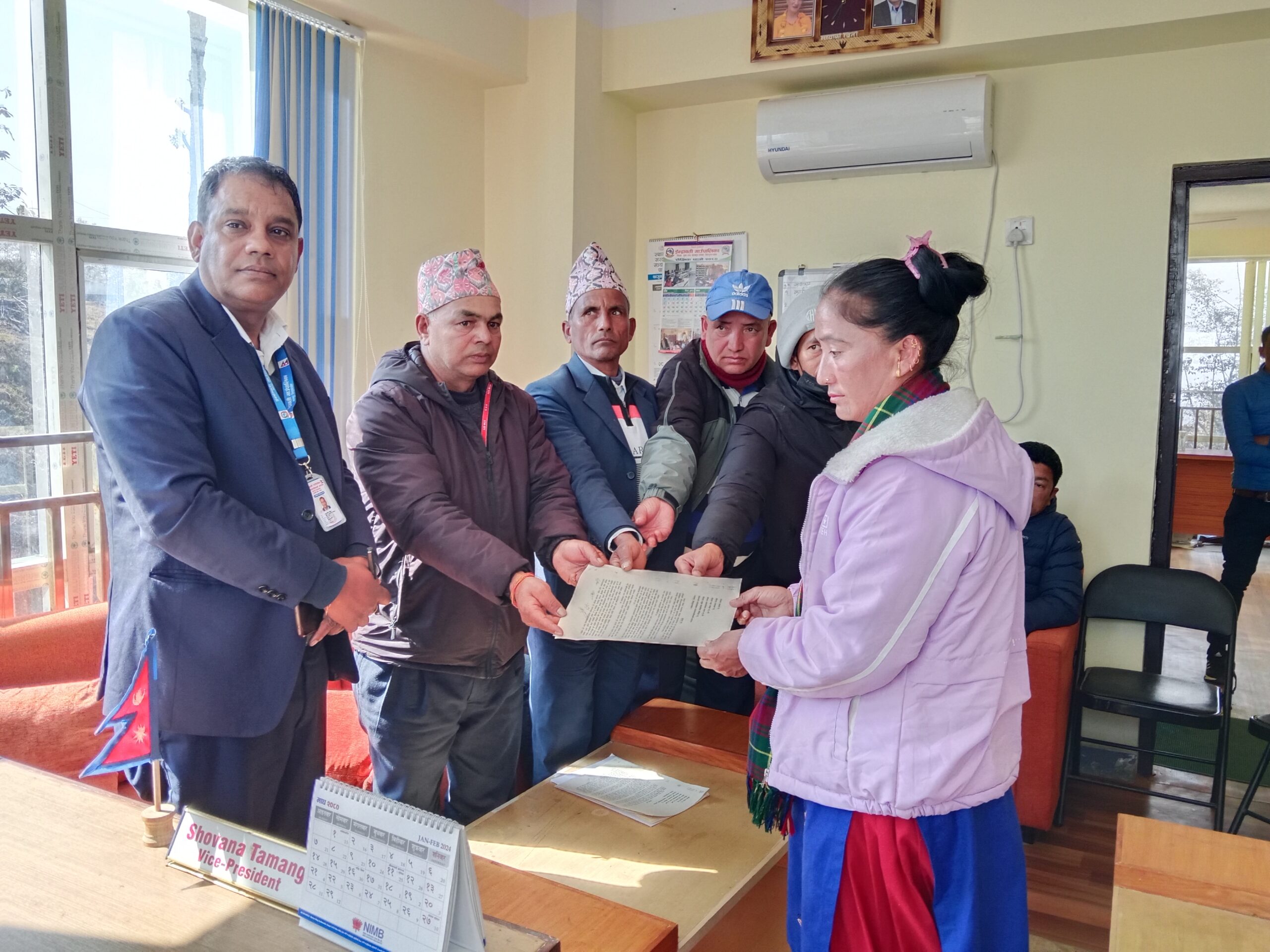 इन्द्रावतीका ६ जना वडा सचिवहरु भाेलीबाट वडा कार्यालय नजाने