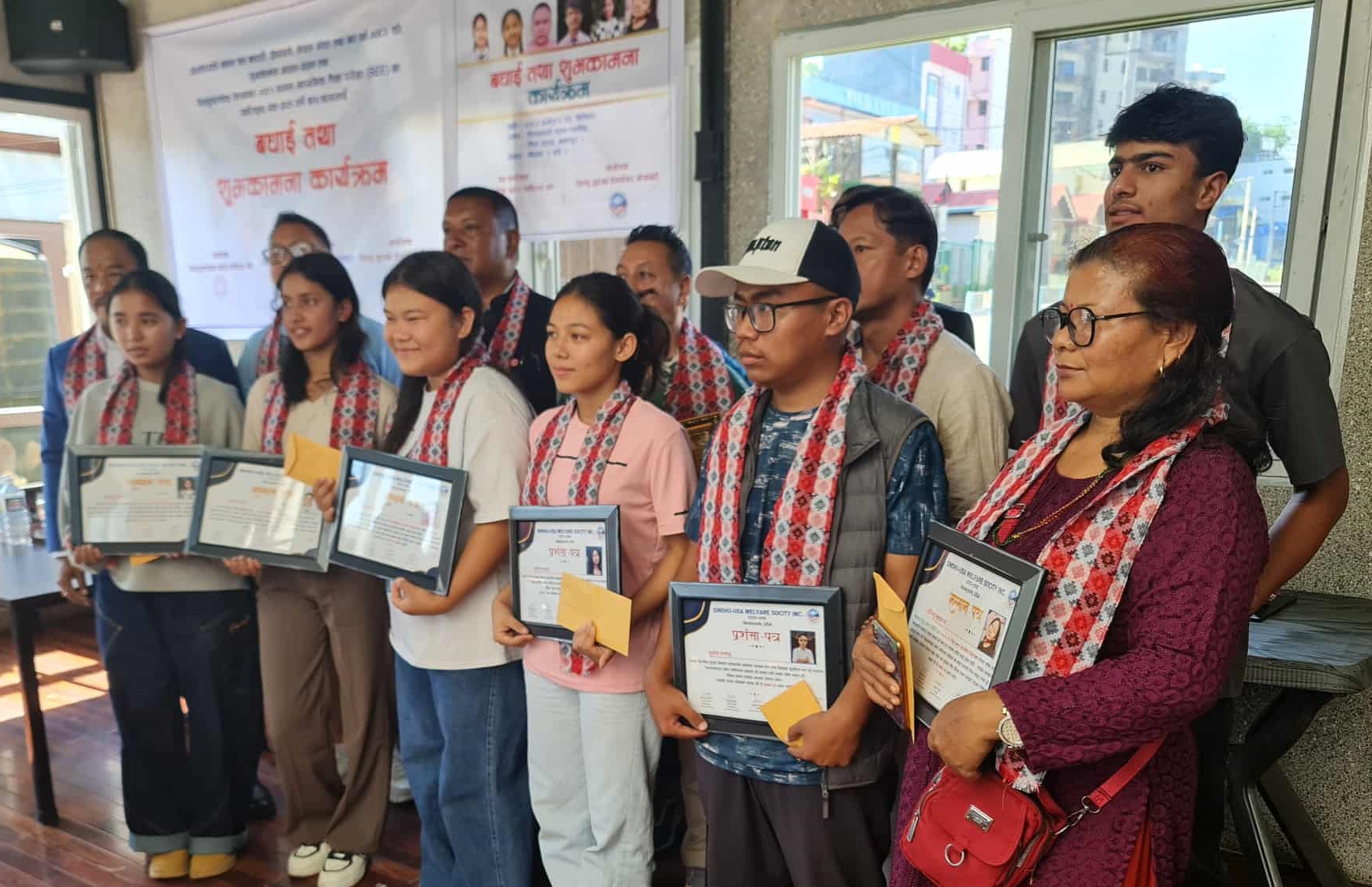 सिन्धु युएसए सोसाइटीद्वारा सिन्धुपाल्चोक बाट उत्कृष्ट जिपिए ल्याउने बिद्यार्थी सम्मानित