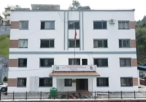 मेलम्ची नगरपालिकाका कर्मचारीहरुले एक दिनको तलब भौतिक पूर्वाधार पुनर्निर्माण कोषमा सहयोग गर्ने