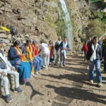 खड्कुले झरनामा राष्ट्रिय झन्डोत्तोलन