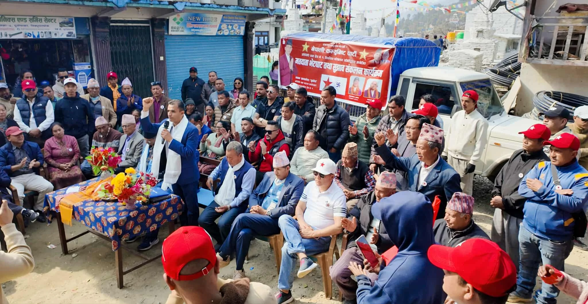 सिन्धुपाल्चोक १ मा सुझाव संकलनसहित घरदैलोमा माधव सापकोटाको सक्रियता