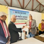 सिभिल इन्जिनियरिङ पढ्ने ५ विद्यार्थीलाई विनोद नेपाल स्मृति फाउण्डेशनको छात्रवृत्ति