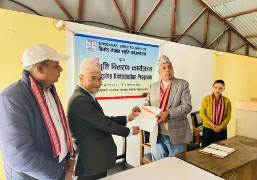 सिभिल इन्जिनियरिङ पढ्ने ५ विद्यार्थीलाई विनोद नेपाल स्मृति फाउण्डेशनको छात्रवृत्ति