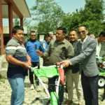 इन्द्रावती ४ का किसानहरूलाई मिनिटिलर वितरण